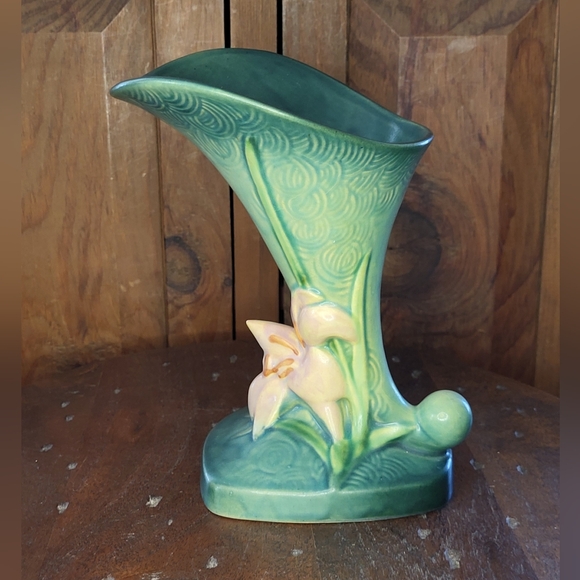 Roseville Pottery Other - Roseville Zephyr Vase